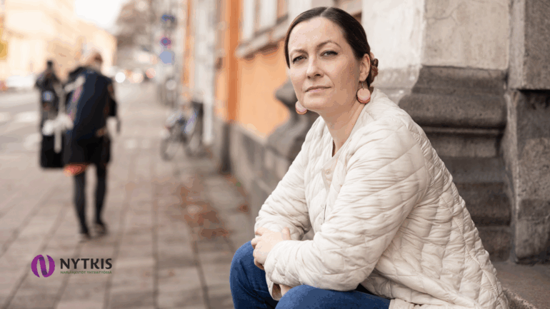 Elina Nikulainen, väkivallan vastaisen työn asiantuntija.